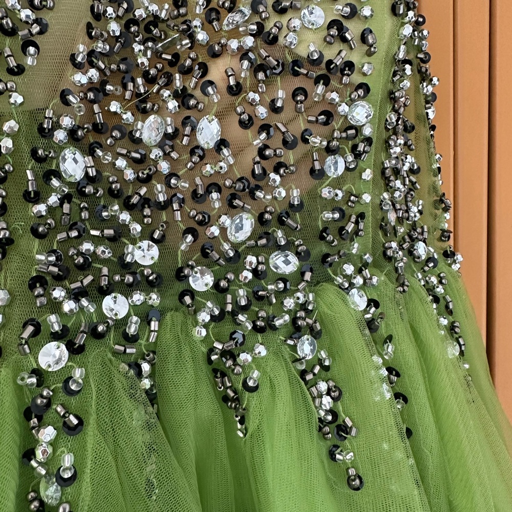 Never worn— doesn’t fit - Picture 4 of 5